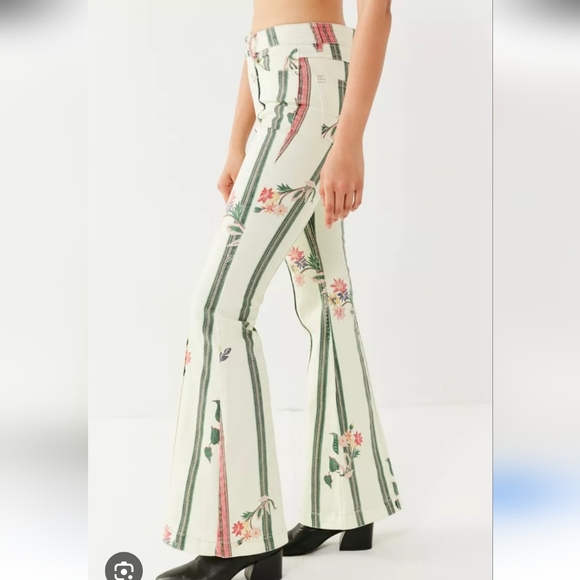 BDG Printed Floral Flare Jean - Picture 1 of 5